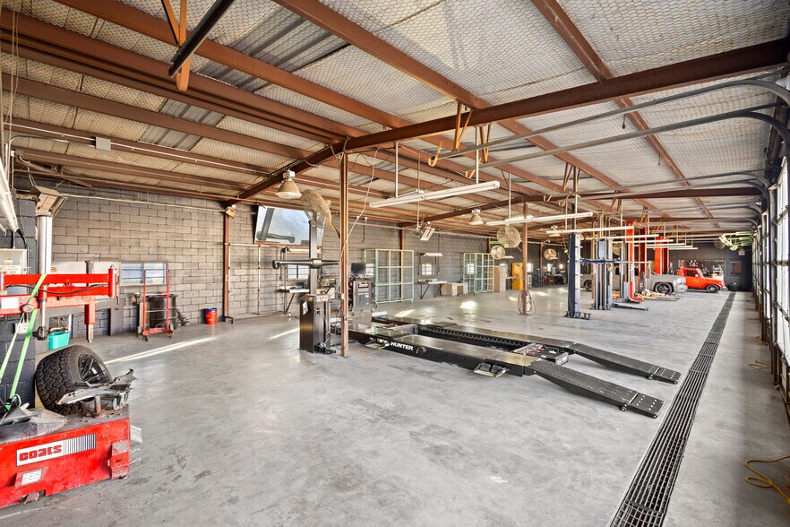 More Photos Of 502 N State Highway 342, Red Oak Industrial For Sale