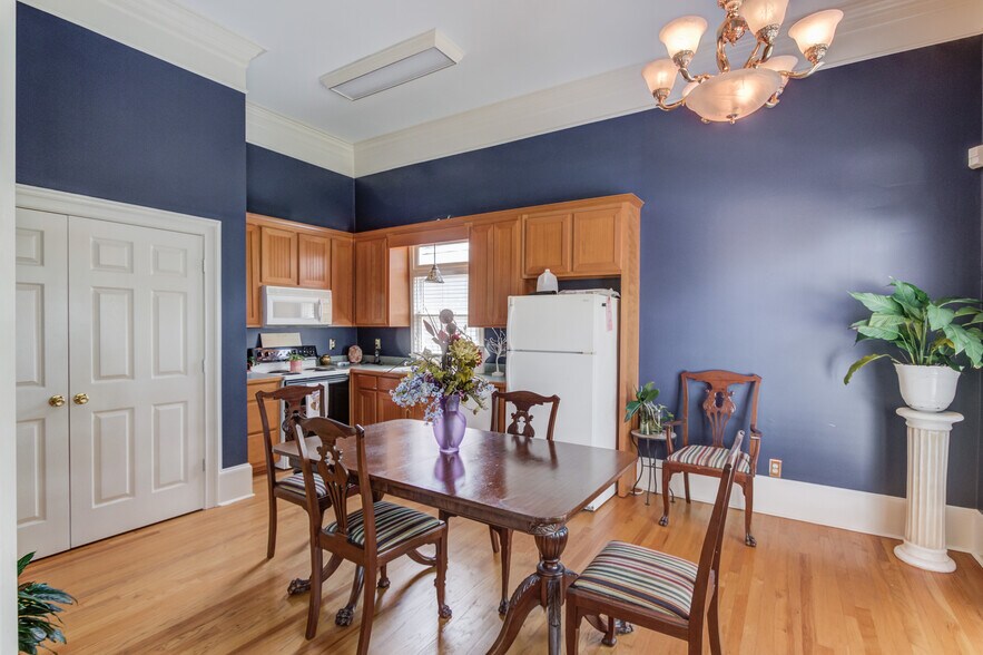 More Photos Of 152 E Shadburn Ave, Buford Office For Sale