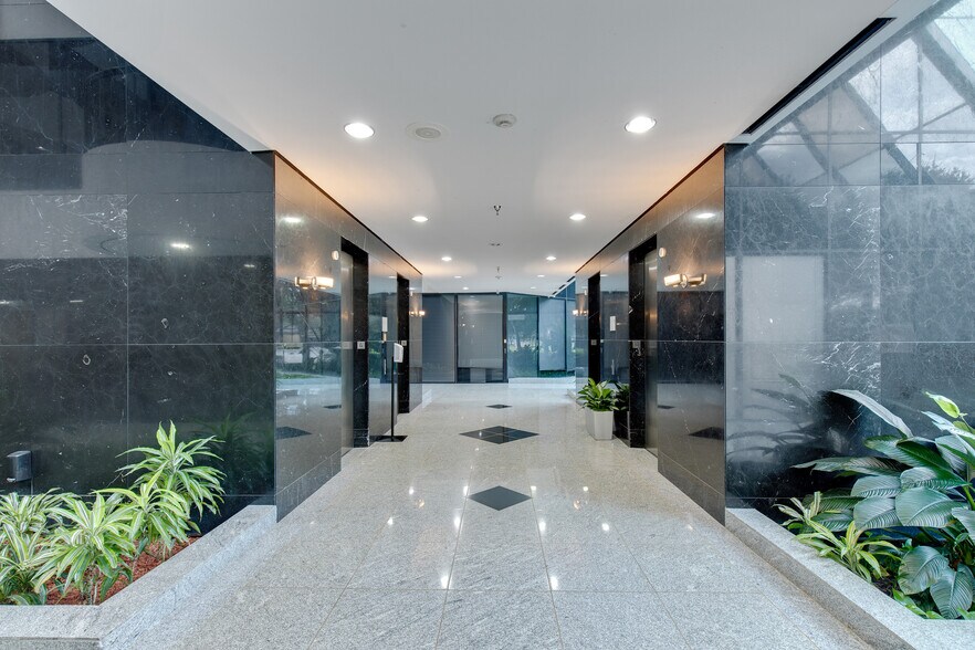 More Photos Of 1880 S Dairy Ashford Rd, Houston Office For Lease