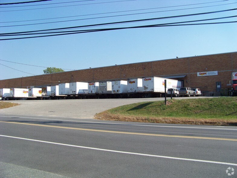 More Photos Of 25 Industrial Way, Wilmington Distribution For Lease