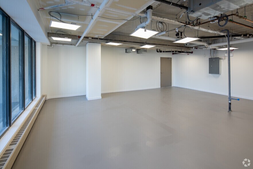 More Photos Of 621 Sheppard Ave E, Toronto Storefront Retail Residential For Lease