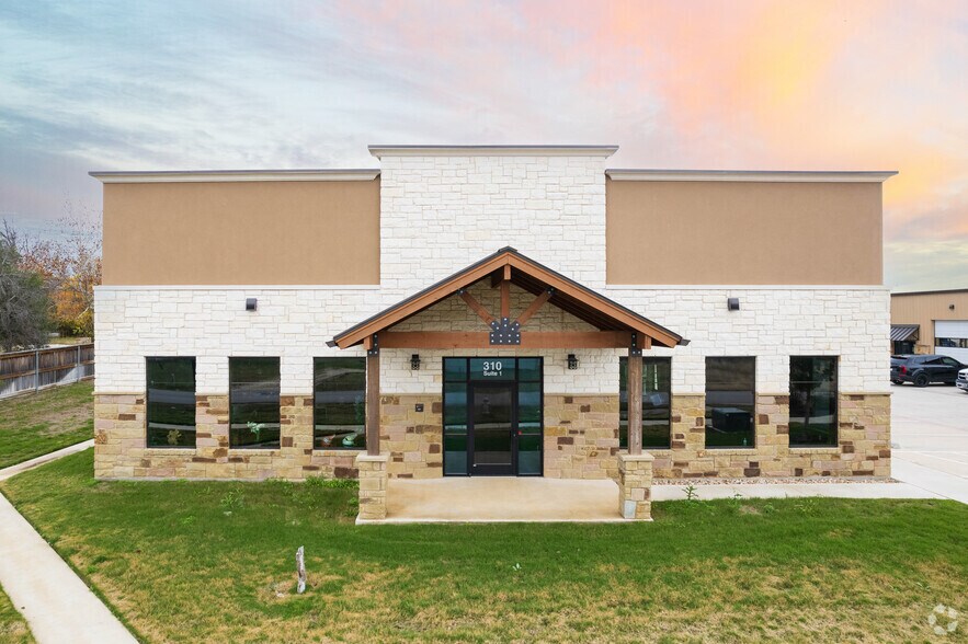 More Photos Of 308 Hazelwood St, Leander Unknown For Lease