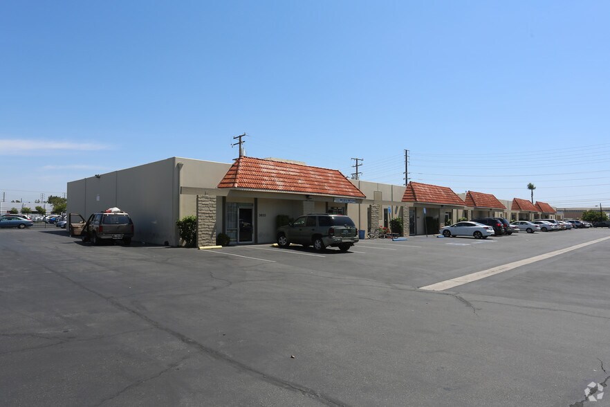 More Photos Of 3615-3633 W Warner Ave, Santa Ana Warehouse For Lease