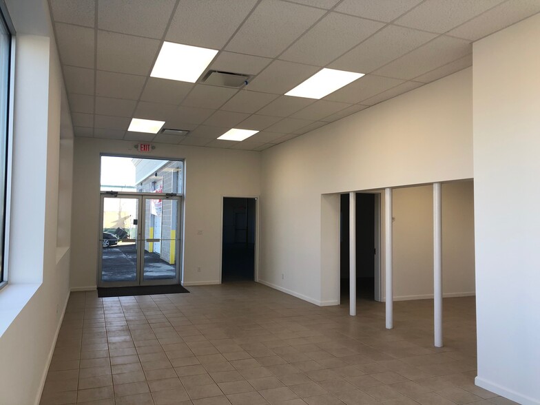 More Photos Of 1000 Fulton St, Farmingdale Warehouse For Lease