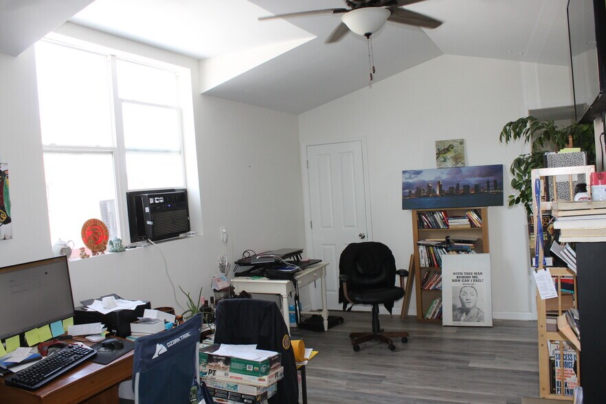 More Photos Of 154 E Railroad, Leland General Retail For Sale
