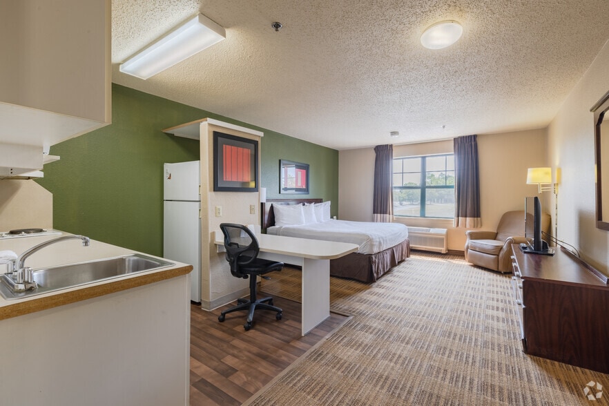 More Photos Of 1180 Doris Rd, Auburn Hills Hotel For Sale