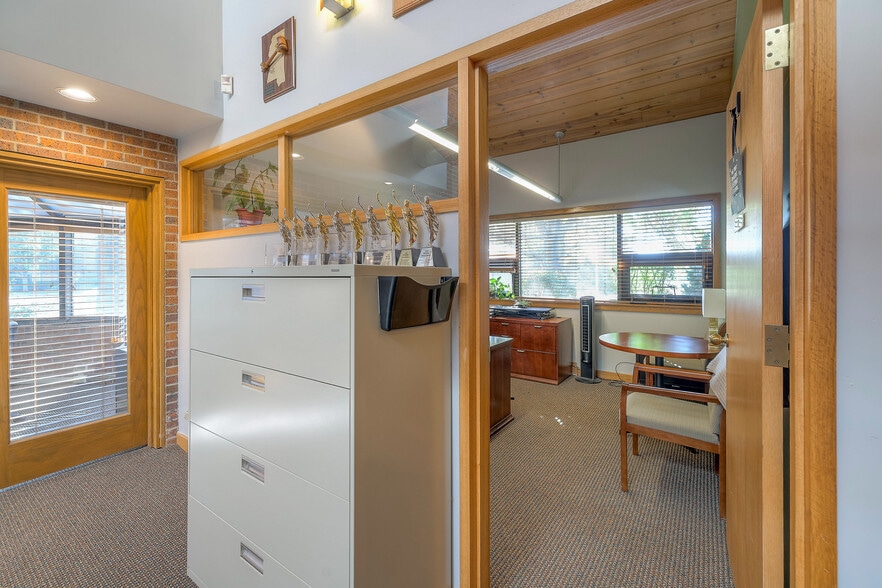 More Photos Of 8880 Ballentine St, Overland Park Office For Sale