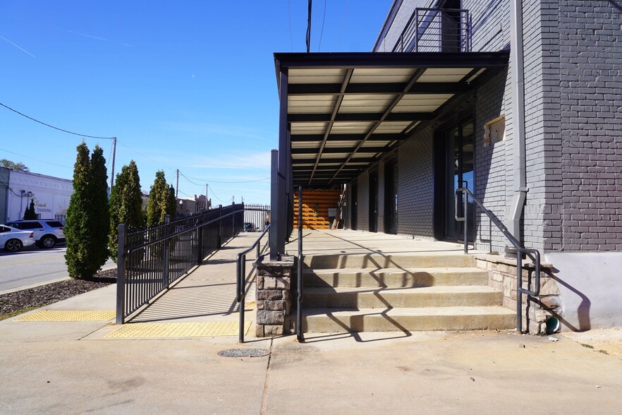More Photos Of 34 Depot St, Hartwell General Retail For Lease