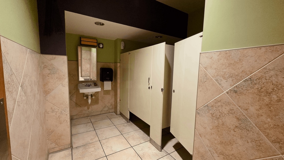 More Photos Of 820 Olive St, Saint Louis Restaurant For Lease