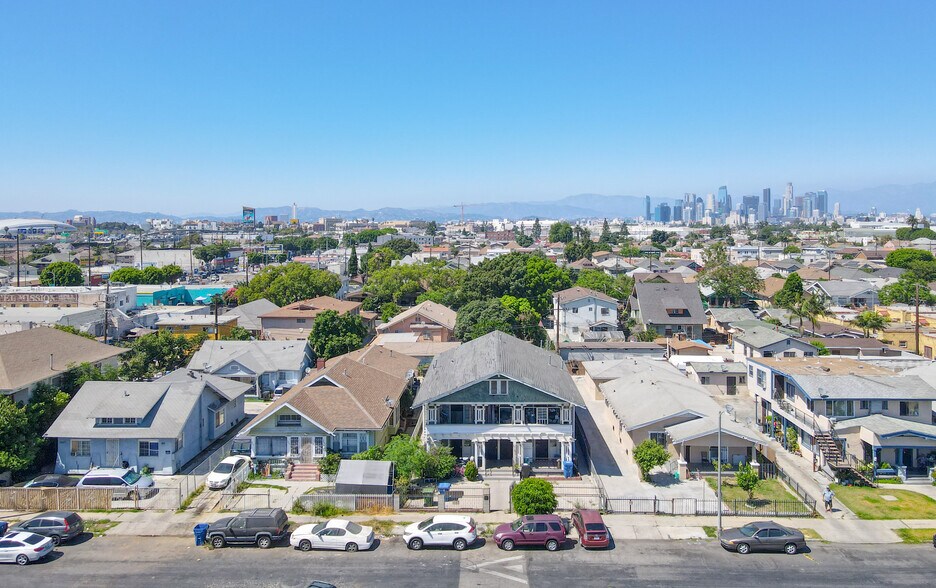 More Photos Of 239 W 43rd St, Los Angeles Apartments For Sale