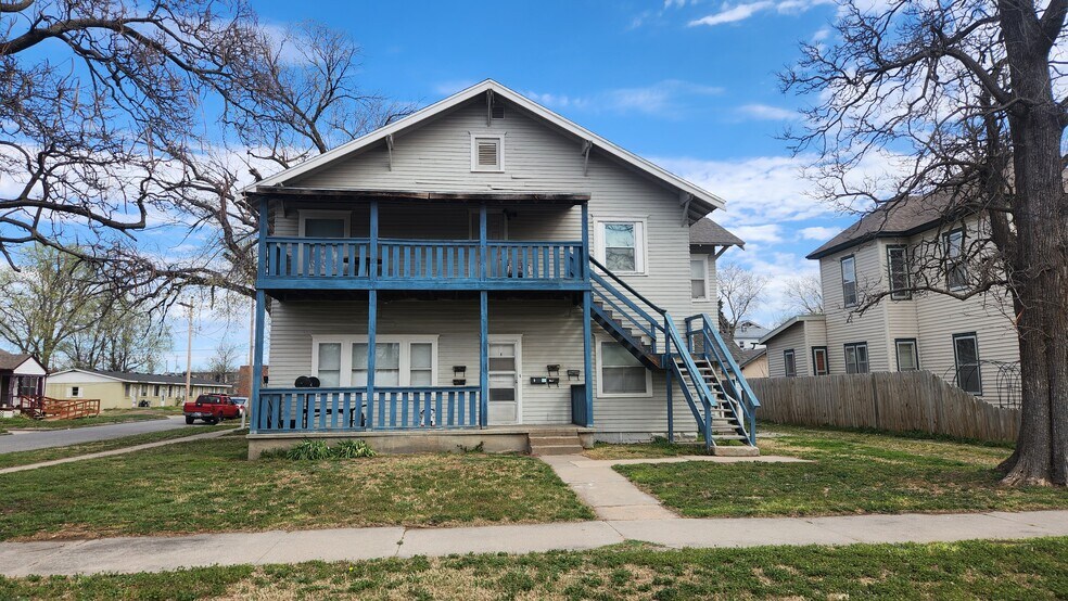 More Photos Of 400 E Sherman St, Hutchinson Apartments For Sale