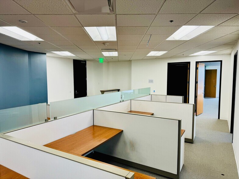More Photos Of 300 East Esplanade Dr, Oxnard Office For Lease