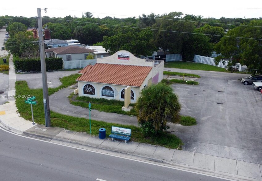 More Photos Of 14100 W Dixie Hwy, Miami Restaurant For Lease
