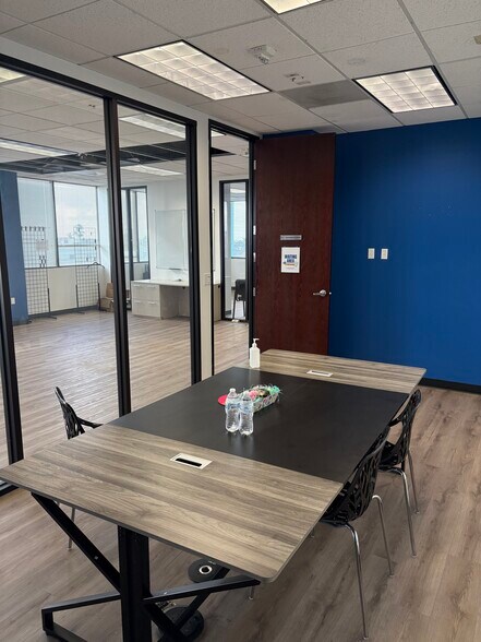 More Photos Of 5555 Garden Grove Blvd, Westminster Office Residential For Lease