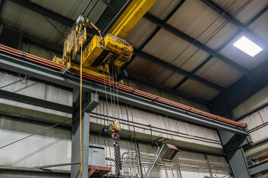 More Photos Of 200 Eastport Blvd, Hamilton Warehouse For Lease