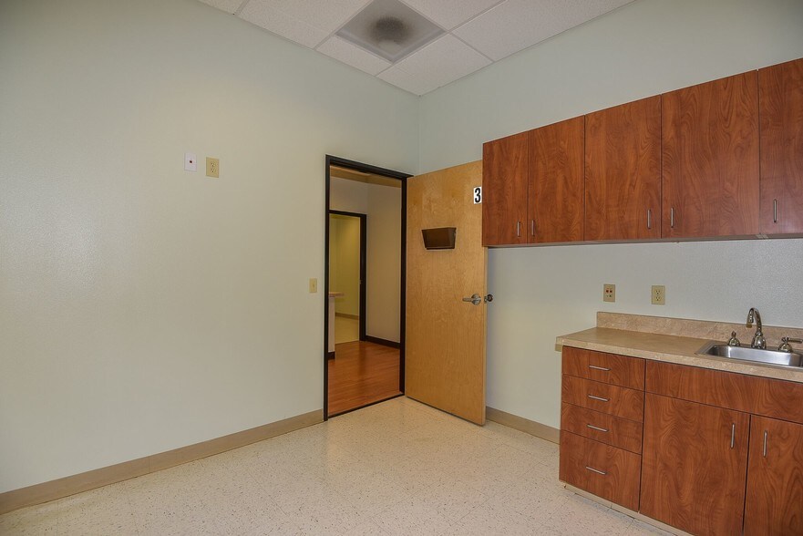 More Photos Of 8410 W Thomas Rd, Phoenix Medical For Sale