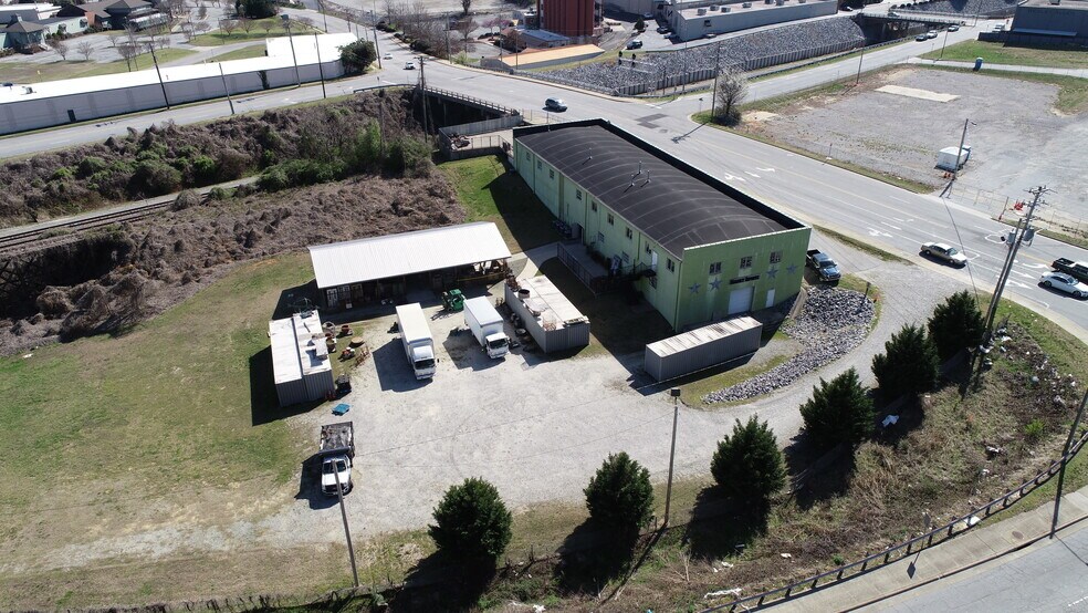 More Photos Of 100 N Centennial Dr, High Point Showroom For Lease