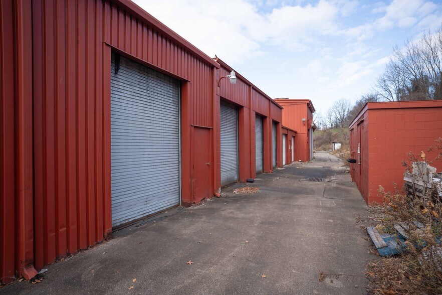 More Photos Of 1576 Arona Rd, Irwin Warehouse For Sale
