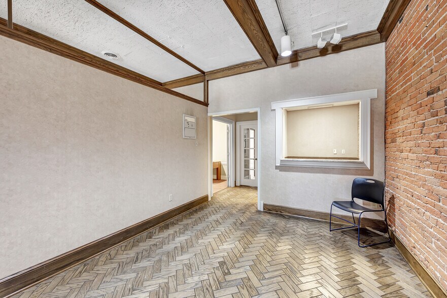 More Photos Of 215 N Washington St, Green Bay Loft Creative Space For Sale