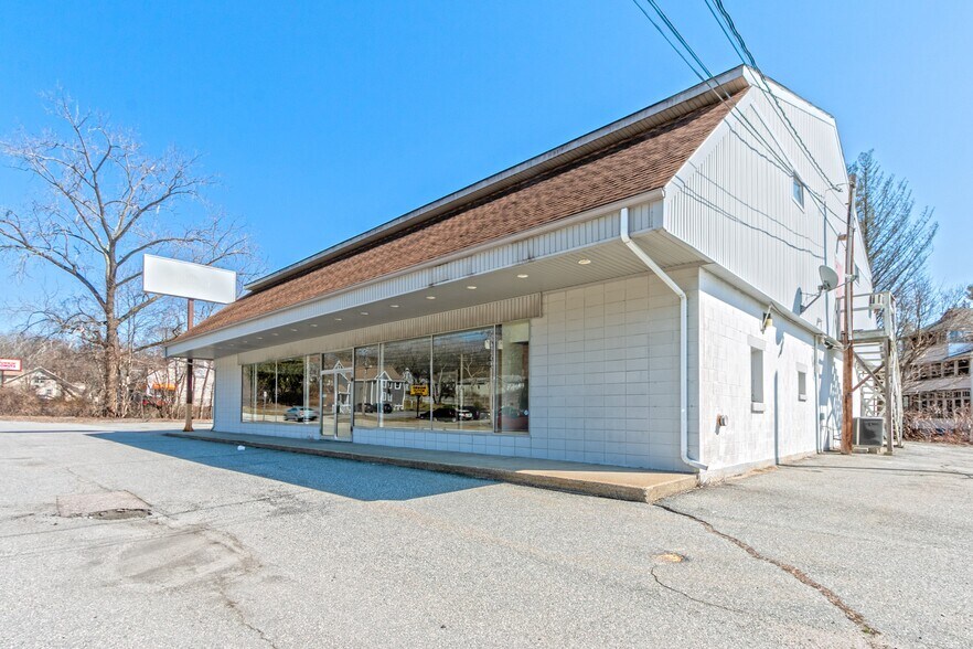 More Photos Of 558 W Main St, Norwich Freestanding For Sale