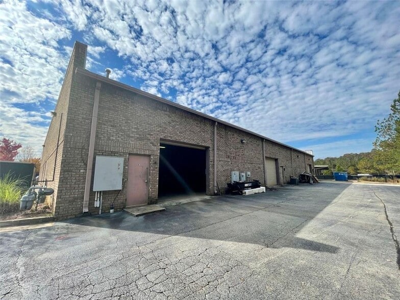 More Photos Of 4913 Summer Oak Dr, Buford Light Manufacturing For Lease