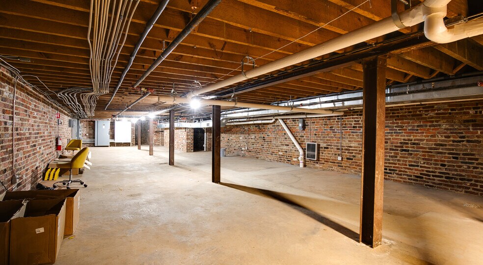 More Photos Of 304 E Grace St, Richmond Storefront Retail Office For Lease