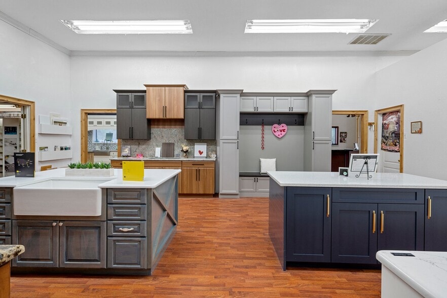 More Photos Of 9926 Denton Ave, Hudson Warehouse For Lease