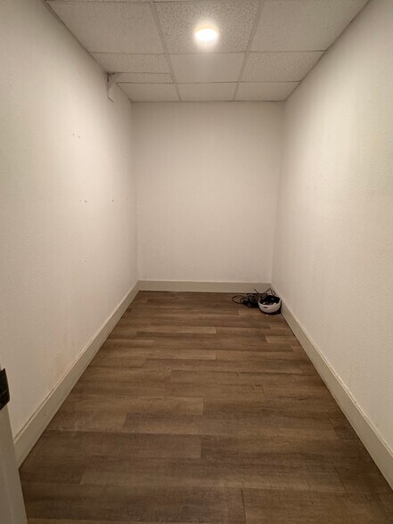 More Photos Of 6301 Causeway Blvd, Tampa Auto Repair For Lease