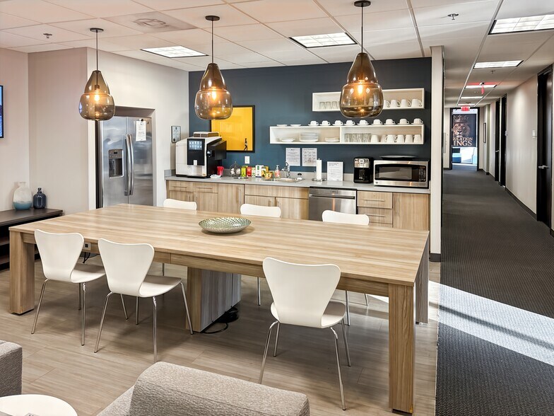 More Photos Of 400 W Capitol Ave, Little Rock Coworking Space