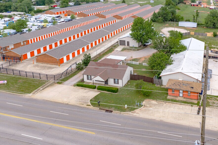 More Photos Of 2127 SE 44th St, Oklahoma City Service For Sale