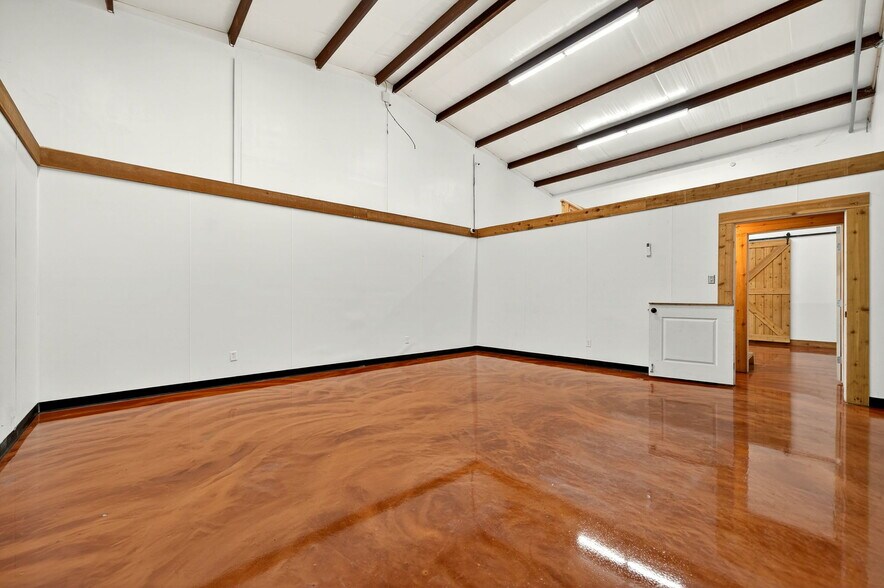 More Photos Of 4626 County Road 2200, Greenville Flex For Sale