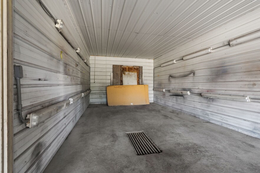 More Photos Of 3401 W Oakland Ave, Austin Truck Stop For Sale