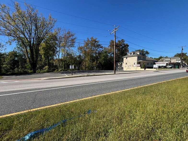 More Photos Of 5626 Southwestern Blvd, Arbutus Office For Sale