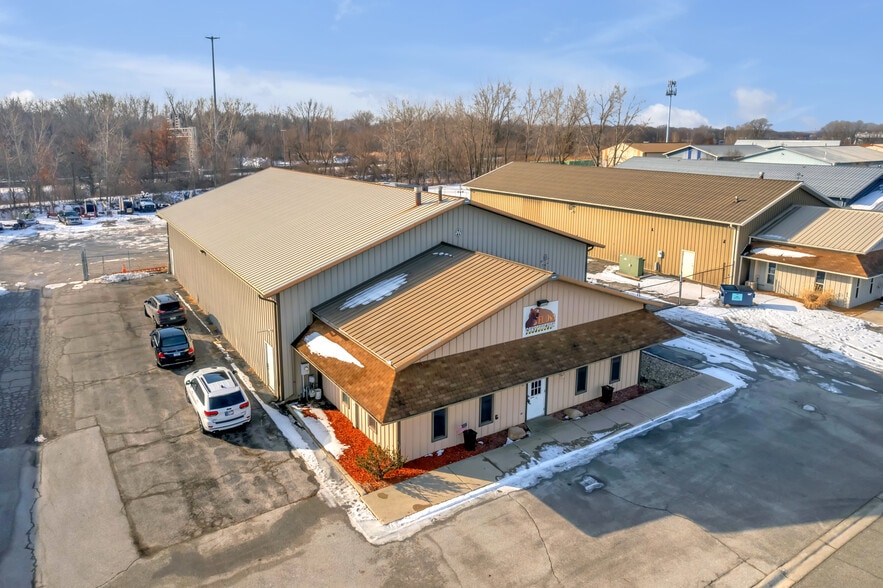 More Photos Of 403 Industrial Dr, Griffith Service For Sale