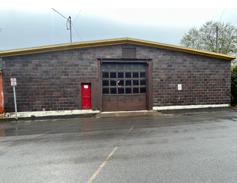 More Photos Of 15 Eagle St, Phelps Manufacturing For Lease