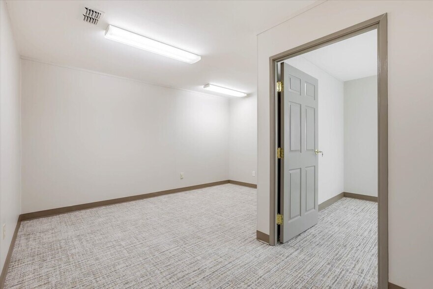 More Photos Of 1310 Thomasville Rd, Tallahassee Office For Lease