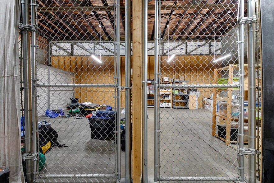 More Photos Of 3310 W Clay St, Richmond Showroom For Lease