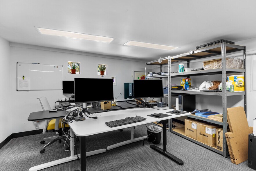 More Photos Of 10215 Santa Monica Blvd, Los Angeles Office For Sale