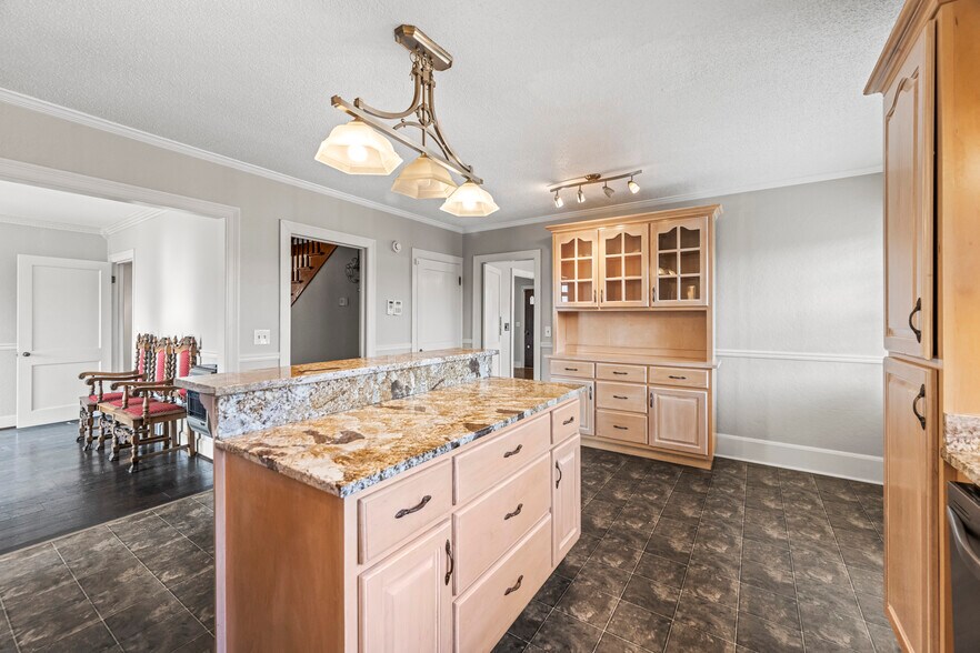 More Photos Of 1348 3rd St SE, Cullman Office For Sale