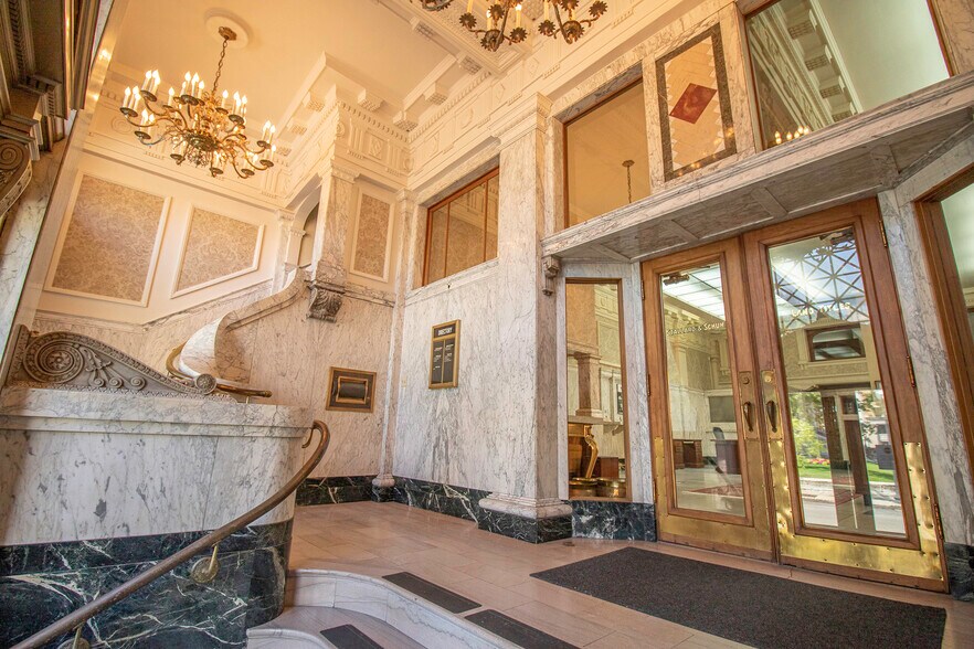 More Photos Of 301 Columbia St, Lafayette Office For Sale