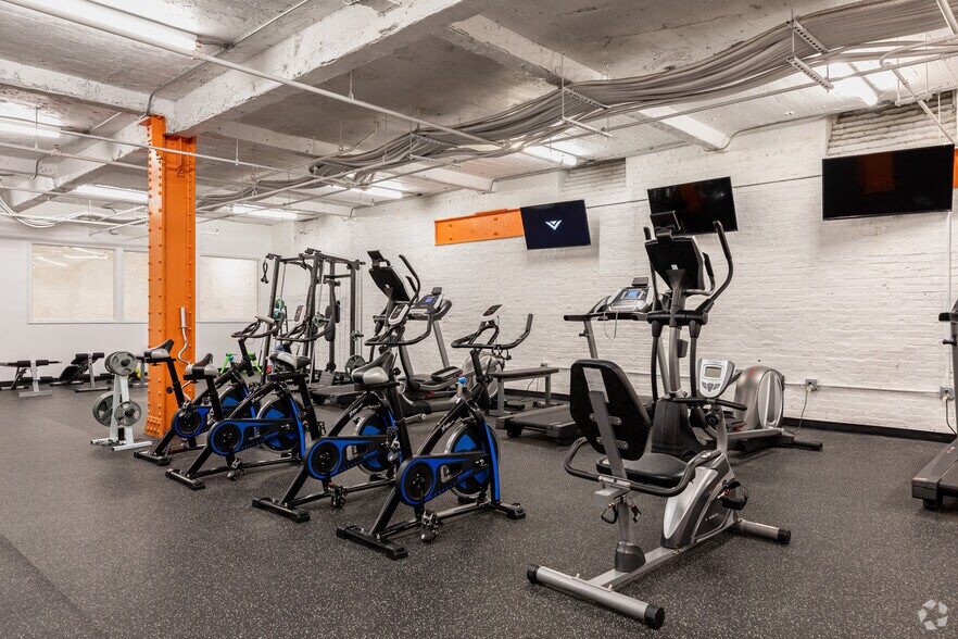 More Photos Of 11-15 Clinton St, Newark Apartments For Lease