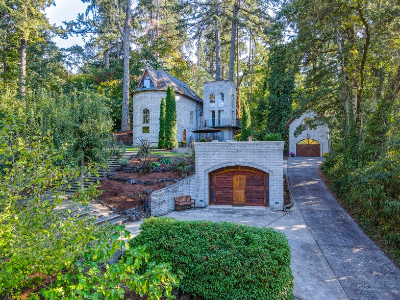 More Photos Of 1820 E 28th Ave, Eugene Multifamily For Sale