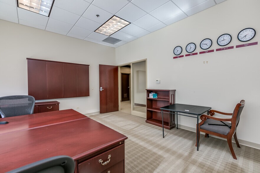 More Photos Of 2624 Patriot Blvd, Glenview Office For Sale