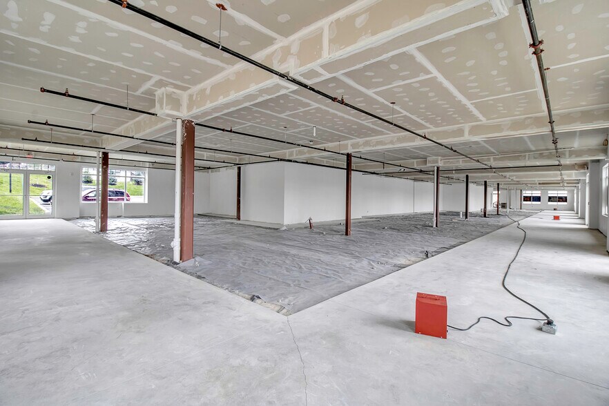 More Photos Of 100-300 Glenmose Rd, Fairport Storefront Retail Residential For Lease