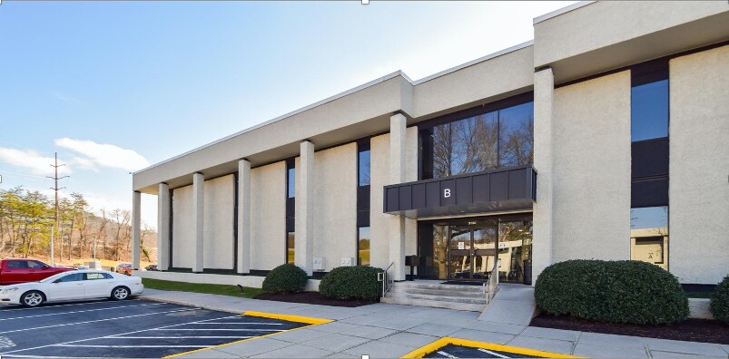 More Photos Of 3130 Chaparral Dr, Roanoke Office For Lease