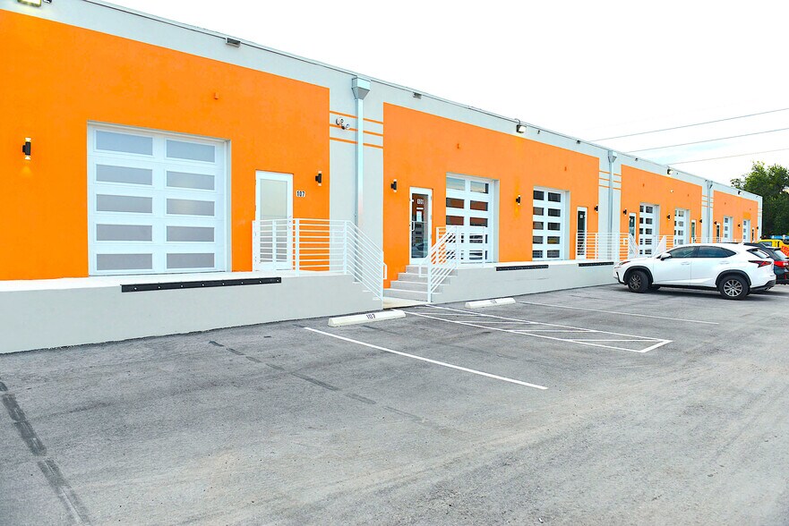 More Photos Of 300 NE 75th St, Miami Flex For Sale