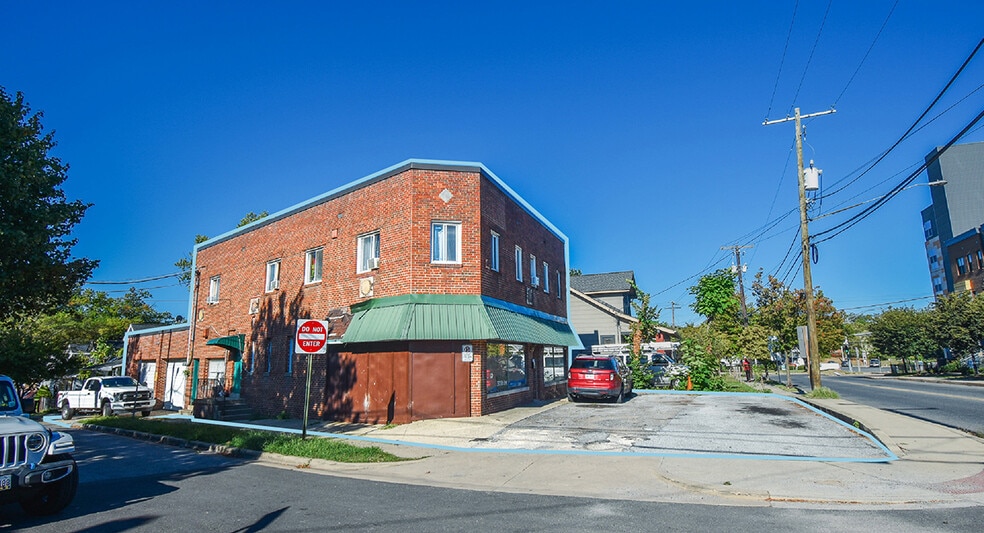 Primary Photo Of 3900 38th St, Brentwood Office Residential For Sale