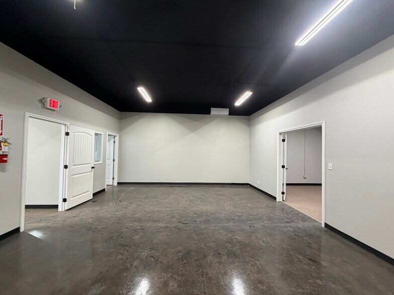 More Photos Of 513 N Lee Ave, Odessa Office For Lease