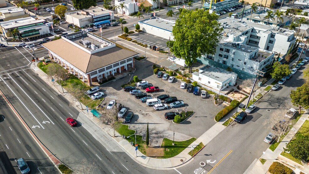 More Photos Of 1701 N Main St, Santa Ana Office For Sale
