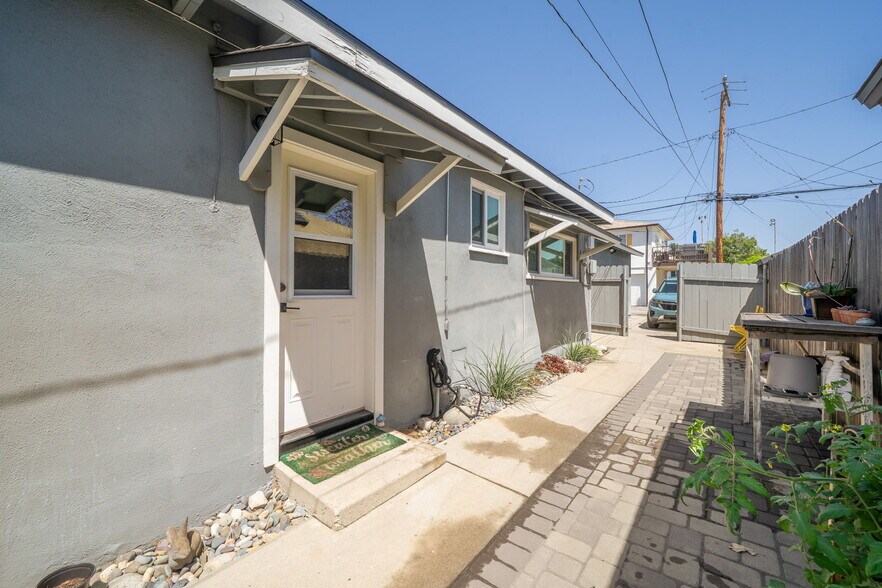 More Photos Of 124 N Vista Bonita Ave, Glendora Apartments For Sale